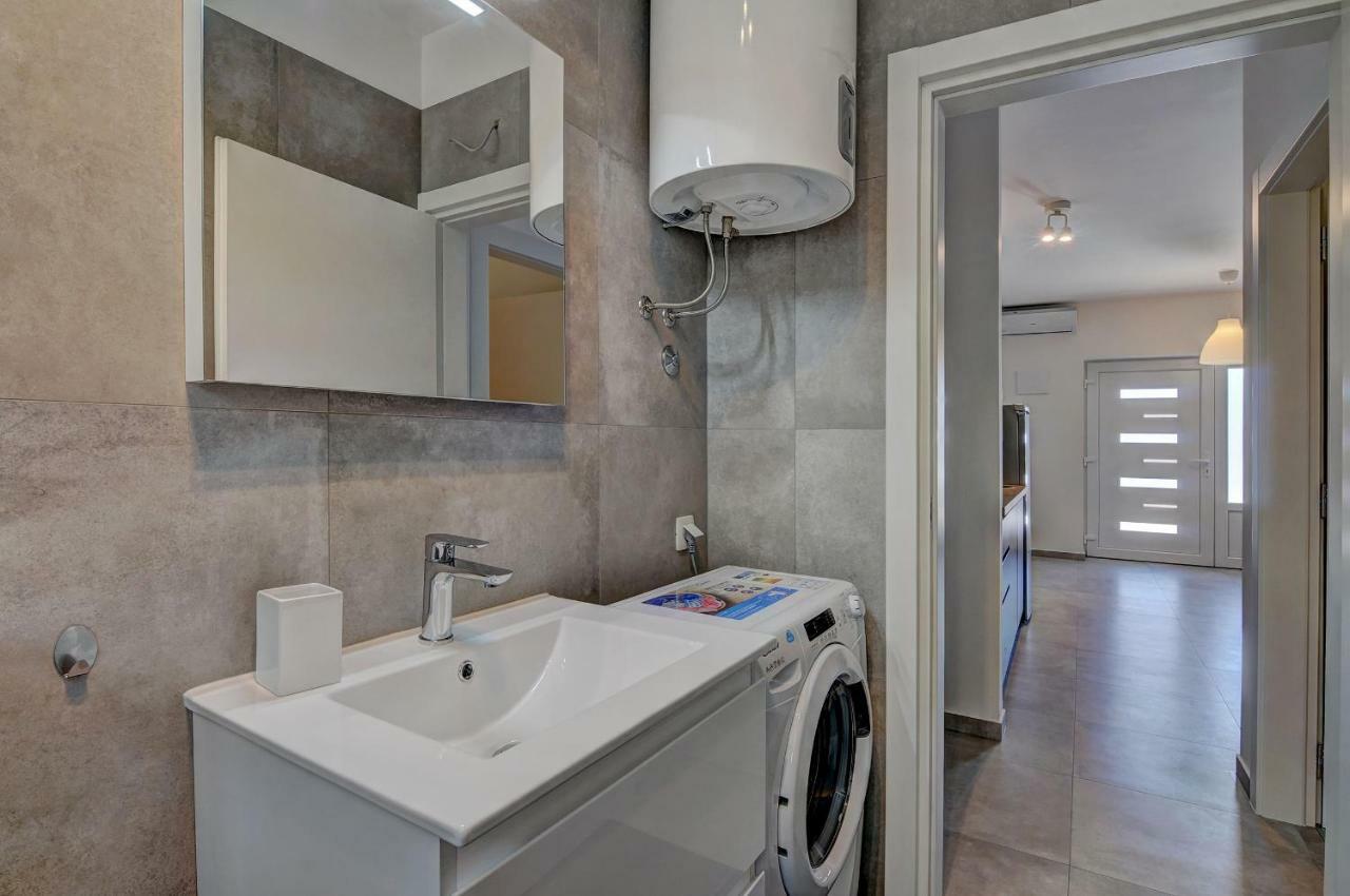 Apartman D Pula Exterior foto